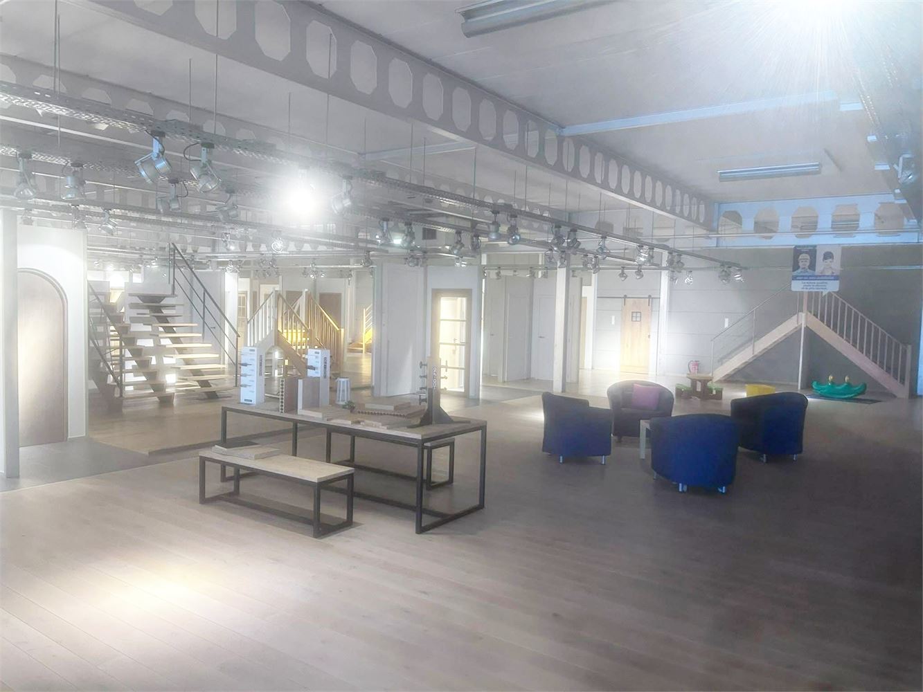 UNIEKE COMMERCIËLE LOCATIE 1.100 M2 MET PARKING - foto 4