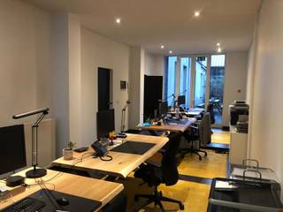 - verschillende ruimtes- veel lichtinval- parking in de straat- kitchenette+ sanitaire en douche- buiten terras- moderne looks...