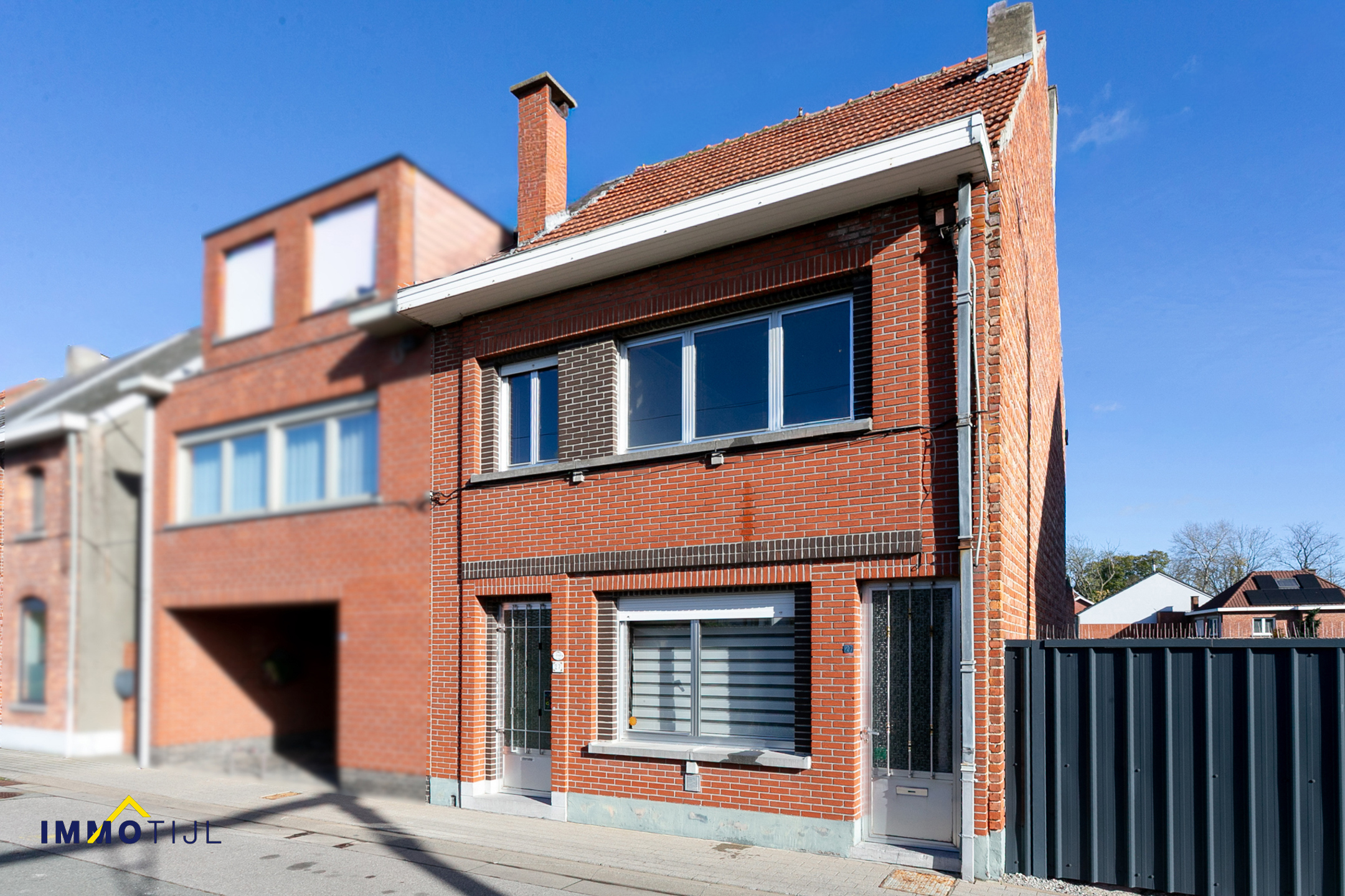 Te moderniseren woning, 3 kamers en oprit naar achter! - foto 1