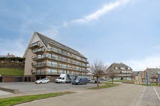 Op de derde verdieping van residentie 'Zandstuyver', gelegen te Koksijde-Bad, bieden we u dit fraaie éénslaapkamerappartement aan. Dit...