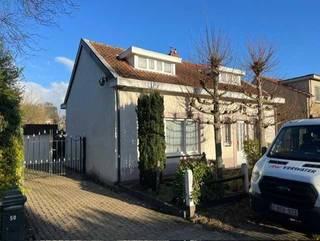 IN OPTIE: Te renoveren woning op toplocatieBent u op zoek naar een woning die u naar uw hand kunt zetten aan de rand van de Kalmthoutse Heide? Dan is...