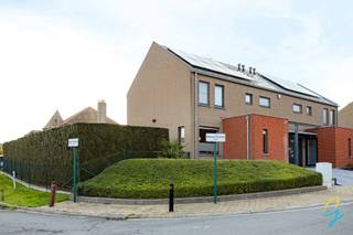 TE KOOP IN MERELBEKEOntdek deze energiezuinige halfopen bebouwing met EPC-label A, perfect voor wie comfortabel en duurzaam wil wonen. Dankzij de...