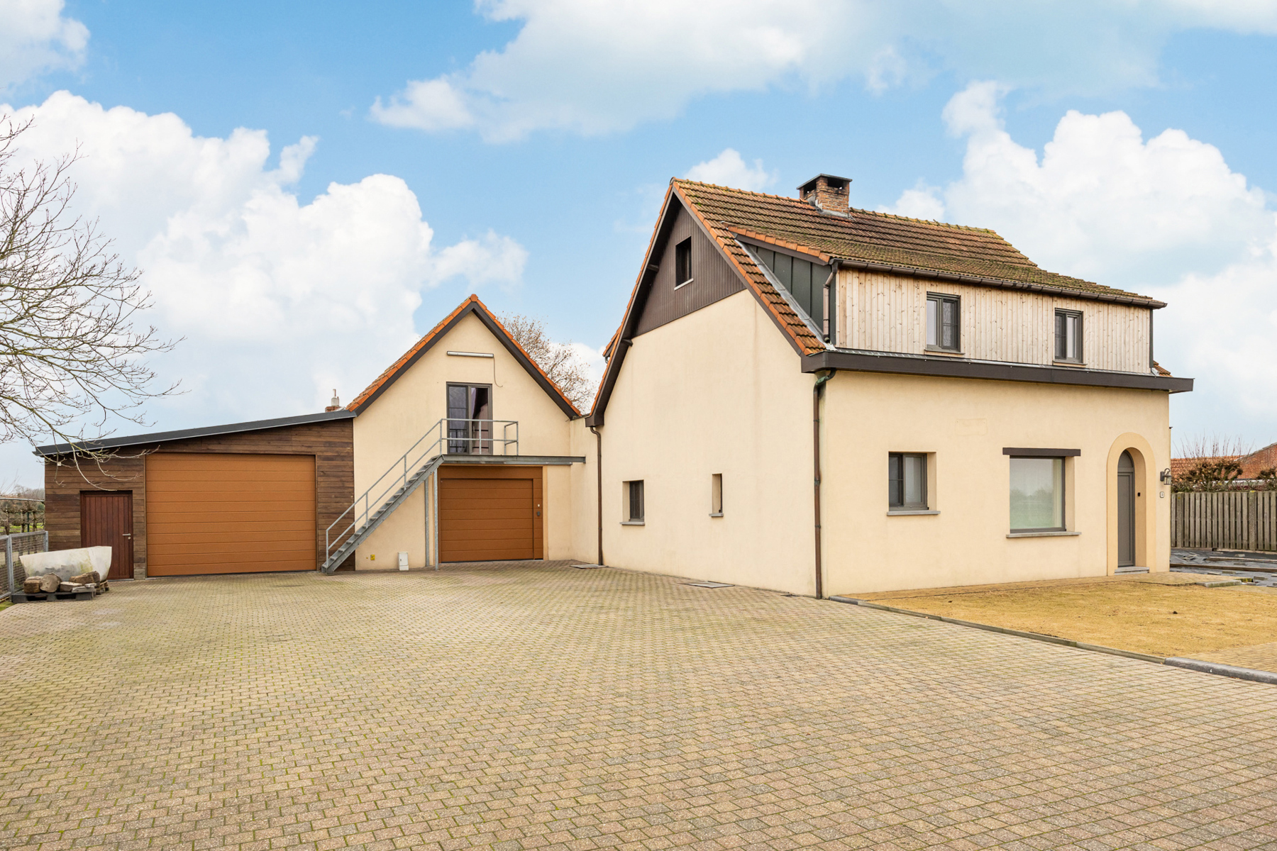 Landelijk gelegen woning met 4 slaapkamers, polyvalente werkruimte en binnenzwembad.  - foto 2