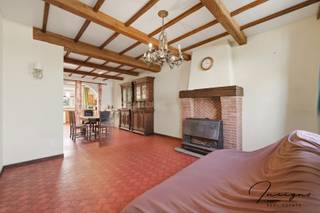 Bent u op zoek naar een woning met karakter én potentieel? Deze ruime halfopen bebouwing met charmante gevel biedt tal van mogelijkheden voor...