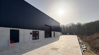 KMO-unit van 804 m² te huur, de unit maakt deel uit van het "Stuckens Business Park" en is strategisch gelegen in Buggenhout, aan de rand van...