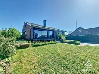 VERKOCHT (ov)PLUSPUNTEN:+ bruikbare vloeroppervlakte: 263 m²+ perceeloppervlakte: 1192 m²+ 3 ruime slaapkamers+ veel bergruimte dankzij kelder+ man...