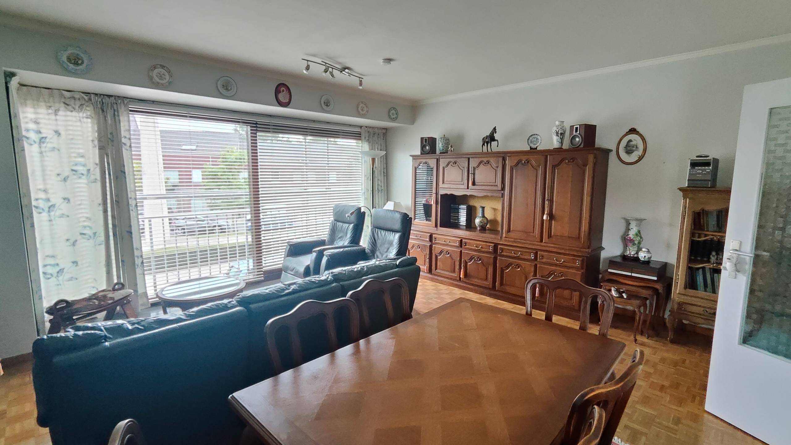 Zonnig gelegen appartement met 2 slaapkamers en garagebox te Oostkamp - foto 3