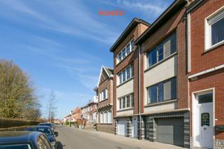 !!Let op: dit pand wordt verhuurd met een contract van 1 jaar. Nadien wordt de woning volledig verbouwd.Ontdek deze charmante woning, ideaal gelegen...