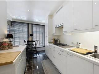 Een unieke opportuniteit voor wie wonen en werken wil combineren op een toplocatie!Deze eigendom is gelegen in het bruisende centrum van Roeselare,...