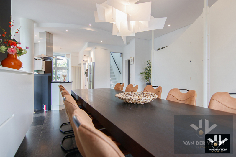 Luxueus afgewerkte en energiezuinige ruime woning met vier slaapkamers en guesthouse met tal van mogelijkheden op centrale (maar toch bosrijke!) locatie te As - foto 5