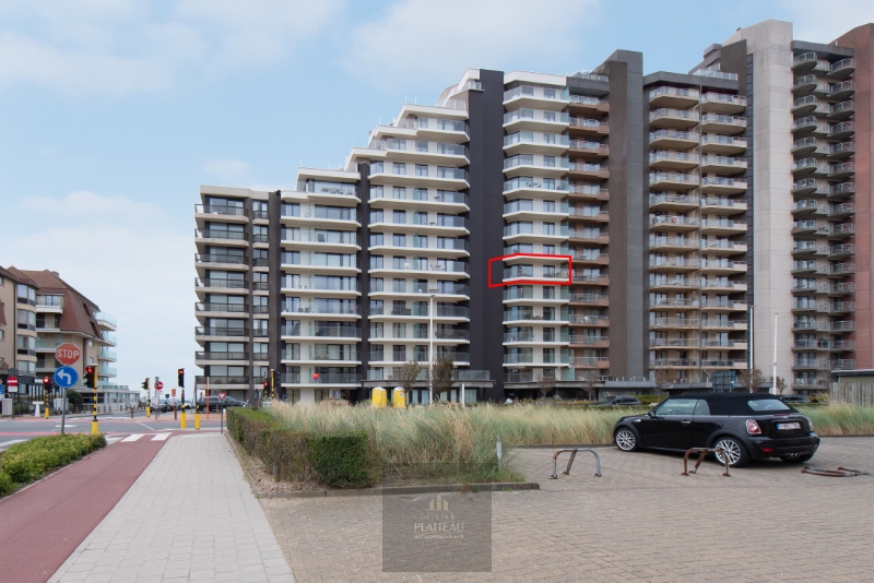 Ruim doorloop-appartement met 2 slaapkamers in de vernieuwde residentie Scorpio op de zeedijk te Nieuwpoort-Bad. - foto 2