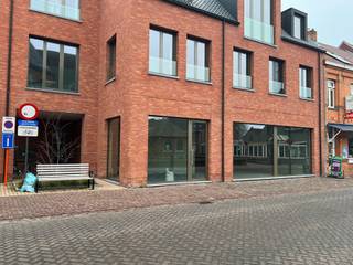 Schitterend winkelpand op A locatie!Gelegen: Molenstraat 15 Baarle-Hertog.Het betreft een (nieuwbouw) winkelruimte van circa 100 m².Pand is voorzien...