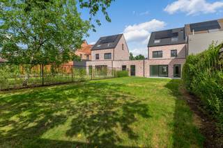 Rustig wonen in het hart van alles – instapklare gezinswoning met karakter en comfort.In een rustige, kindvriendelijke buurt en toch overal vlakbij –...