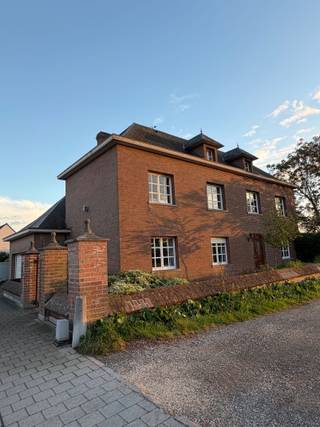 MOOI LANDHUIS met charme elementen met grote tuin & optioneel 2 WEIDES!Ideaal voor grote gezinnen, paardenliefhebbers of mensen die op zoek zijn naar...