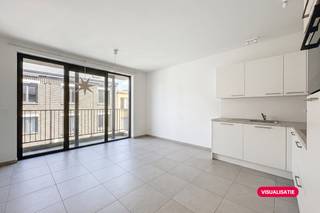 Dit recente en lichtrijke appartement aan de Genuastraat biedt de perfecte balans tussen rust en de dynamiek van het hippe Eilandje. Gelegen in een modern gebouw met een strakke bakstenen gevel, geniet u hier van hoogwaardig wooncomfort.Indeling:- open leefruimte met open keuken- apart toilet- berging/washok- badkamer- terrasExtra troeven:- zeer goed EPC label A- toplocatie- 2 fietsenplaatsen voorzien- terras- uitstekende mobiscore: 9,0/10"Deze AI-visualisaties zijn bedoeld als inspiratie. Er werd geen rekening gehouden met technische specificaties, stedenbouwkundige voorschriften of de concrete mogelijkheden tot realisatie."De maandelijkse vaste kosten bedragen 85 euro per maand voor de kosten voor de gemene delen.Bent u geïnteresseerd in deze woning te huur in Antwerpen?Aarzel dan niet om een bezoekaanvraag in te dienen via onze website via de daar voorziene rode balk.Wenst u uw eigendom ook te koop of te huur te stellen? We helpen u graag verder. Steeds tot uw dienst om u verder te helpen met al uw vragen over vastgoed.