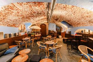 GENT CENTRUM - Unieke cocktailbar in de Gentse Binnenstad Pièce unique In het historische hart van Gent en omringd door talrijke trekpleisters,...