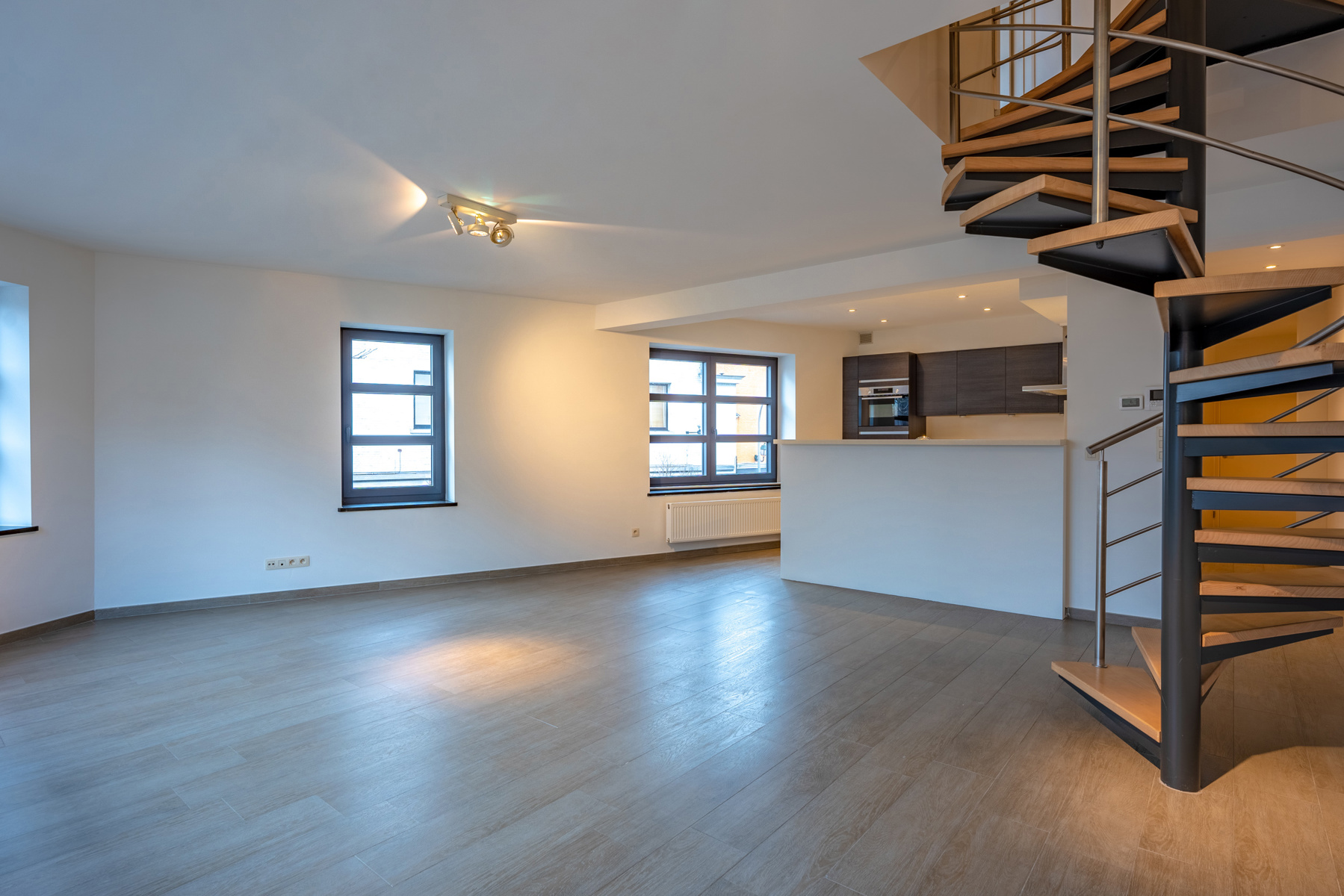Duplex appartement met 2 slaapkamers midden het centrum. - foto 5