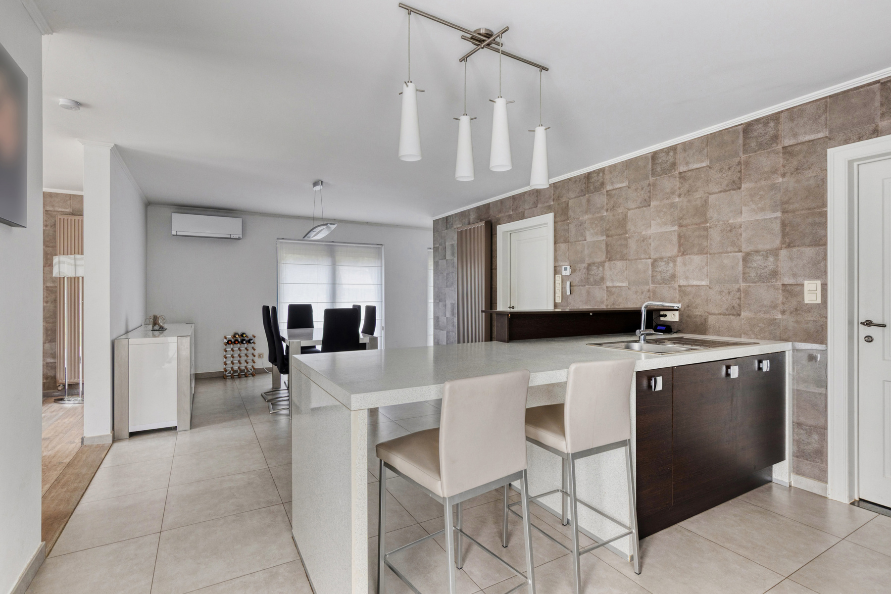 Prachtige woning met 4 slaapkamers - foto 4