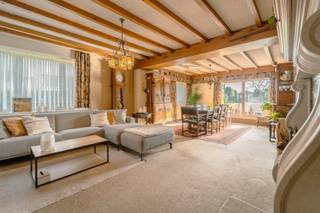 Op zoek naar een ruime, vrijstaande woning met veel potentieel op een uitstekende locatie? Deze charmante woning in de Rollegem-Kapelsestraat 57,...