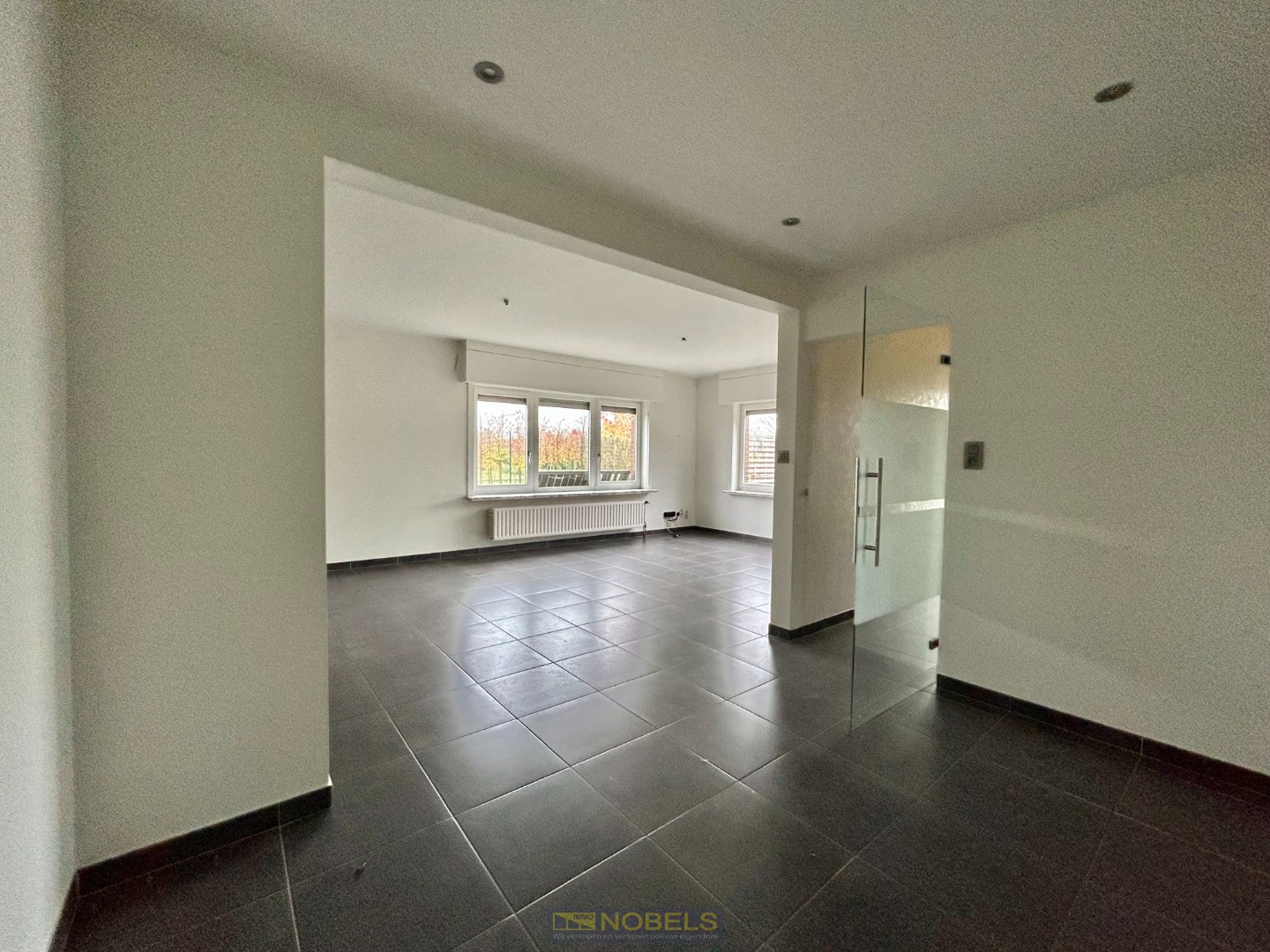 Te huur, multifunctioneel eigendom met woonst, magazijn (290m²) en loods (100m²) te Oudenaarde - photo 4