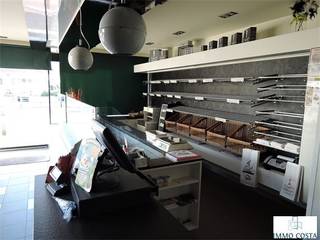 Centraal gelegen handelspand , op praktische ligging , hoekpand vlak bij de zeedijk en het centrum.Ruime winkel met kelderruimte.Het gebouw...