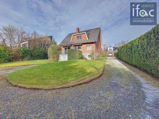 Villa traditionnelle et solidement construite sur un terrain orienté sud de 10a 12ca. Cette maison très bien entretenue, mais à rénover, a...