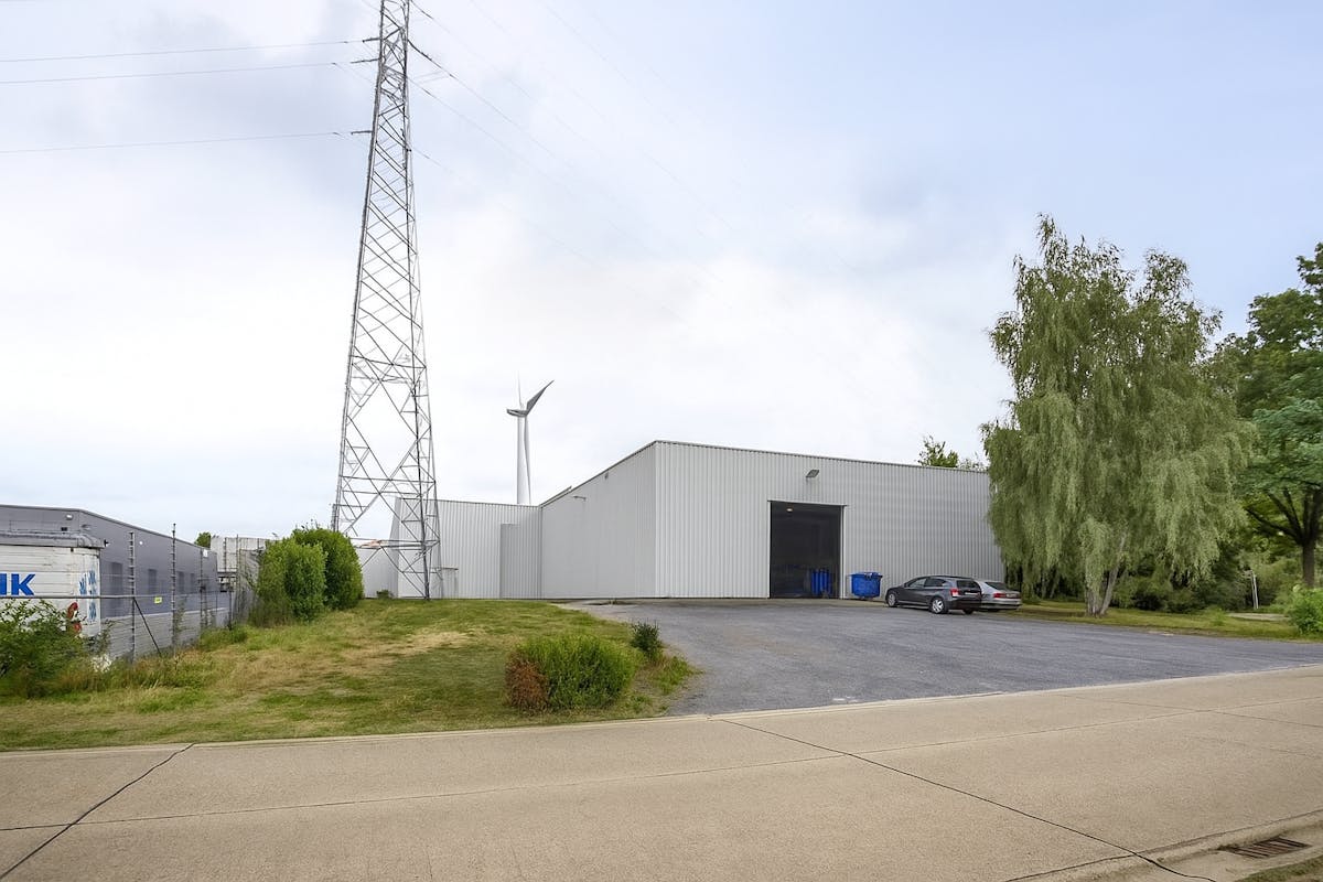 Patrimoniumvennootschap met drie bedrijfshallen en penthouse - foto 3