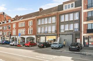 Situé au deuxième étage d'une petite copropriété de deux lots face à la gare de Tournai, cet appartement deux chambres actuellement loué 640€/mois...