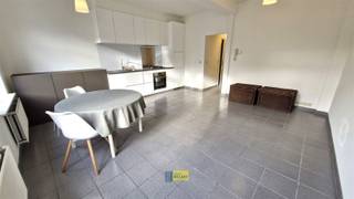 Ben jij op zoek naar een lichtrijk 2 slaapkamer appartement op de grens Antwerpen en Borgerhout?Dan is dit gerenoveerd appartement zeker iets voor...