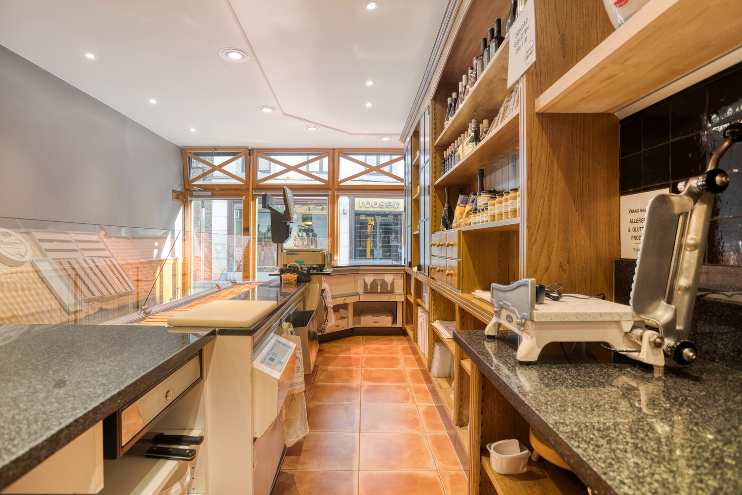 Huurkoop handelspand met overname handelsfonds in centrum Sint-Truiden – ‘t Lekkerbekje - foto 4