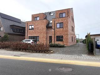 OUWEGEM- Vous êtes à la recherche d'un appartement de 3 chambres à coucher avec une terrasse spacieuse et un jardin dans le centre de Ouwegem ?Ce...