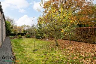 Op een goed gelegen perceel van 800 m² vind je deze karaktervolle, vrijstaande woning met een leuke private tuin aan de achterzijde.De woning vraagt...