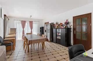 Gelegen aan de Singel in Strombeek-Bever, vlakbij de Brusselse stadsrand, biedt dit opbrengsteigendom een uitstekende investeringsopportuniteit op...