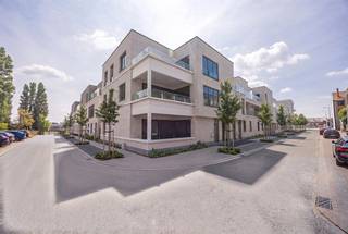 <p>Discover The Blue Pearls, an elegant new residential development in a unique location overlooking the Spuikom in Ostend.<span> Enjoy the peace and tranquillity of a green waterfront setting while remaining close to the city centre, local shops and the Belgian coast.</span></p>
<p><span>The Blue Pearls combines spacious apartments with contemporary homes, creating a living environment where comfort, natural light and quality of life take centre stage. Thanks to its thoughtful architecture, generous terraces and green surroundings, every residence offers an exceptional sense of space.</span></p>
<p><span>The location next to the Spuikom is undoubtedly one of the project's greatest assets. Walking enthusiasts, cyclists and water sports lovers will find the perfect base here, while schools, shops and major access roads are all within easy reach.</span></p>
<p><span>Whether you are looking for a family home, a spacious apartment or a second residence by the sea, The Blue Pearls offers a harmonious combination of tranquillity, accessibility and modern living comfort.</span></p>
<p><strong><span>Project highlights</span></strong></p>
<ul>
<li><span>Spacious apartments and contemporary homes</span></li>
<li>Peaceful green surroundings by the Spuikom</li>
<li>Generous terraces and abundant natural light</li>
<li>Excellent connections to Ostend city centre and major roads</li>
<li>Shops, schools and everyday amenities nearby</li>
<li>Ideal location for walking, cycling and water sports</li>
<li>Contemporary architecture focused on quality living</li>
</ul>