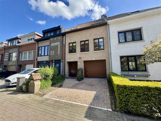 Situé dans le quartier recherché de Pierstraat à Rumst, cet appartement spacieux et lumineux au rez-de-chaussée jouit d'une excellente situation,...