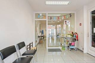 Bent u op zoek naar een interessante investering?Dit pand bestaat uit een verhuurd gelijkvloers kantoorruimte en een verhuurd duplexappartement.Met...