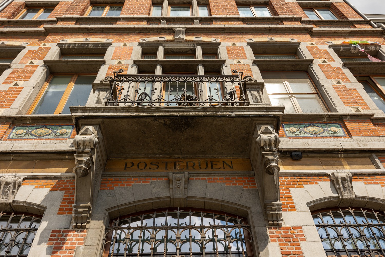 Prachtig en uniek vergunde opbrengsteigendom (BAR 6%) in historisch en gerenoveerd postgebouw te Antwerpen - foto 2