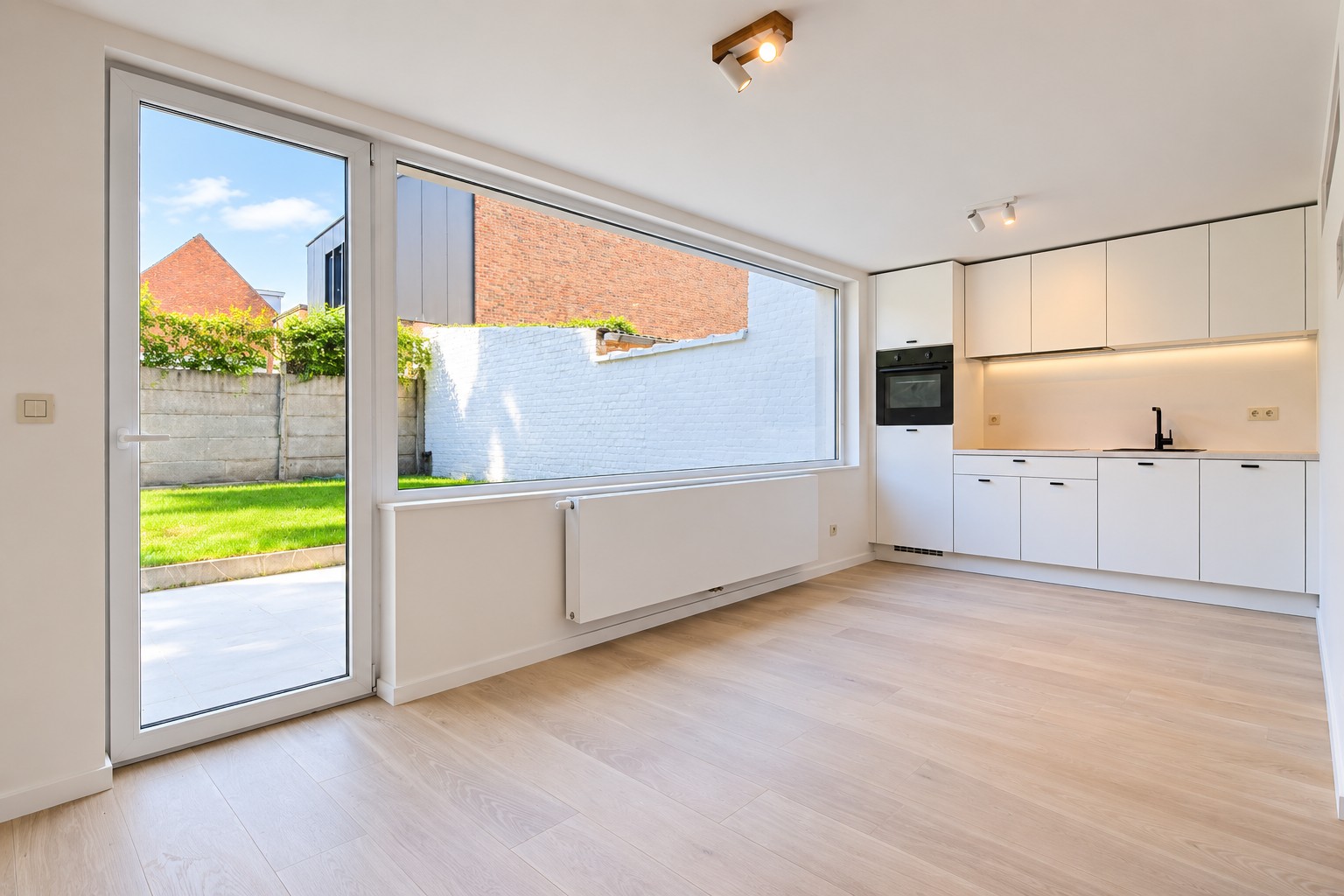 Gerenoveerd 1 slaapkamer appartement met terras en tuin - photo 5