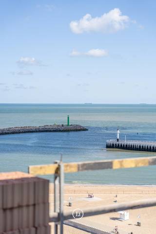 Cet appartement au huitième étage du projet Armada offre une vue exceptionnelle sur la mer du Nord et la côte d'Ostende. Sa situation en...