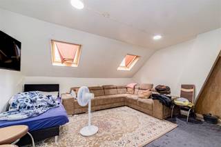 'Maison commerciale avec résidence - actuellement classée comme magasin + 2 studios loués à vendre à Anvers à Sint-Gummarusstraat 50 Situé dans un...