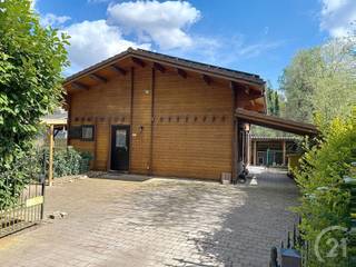 Leuke chalet in een rustige straat met een prachtig zicht.De woning is gebouwd in 2007 op een grond van 8 are 14 met een woonoppervlakte van 120...