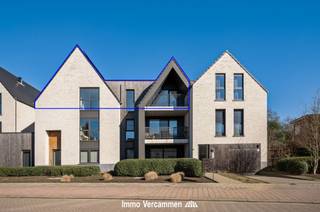 Bel appartement sur le toit avec terrasse orientée sud-ouest, situé dans une résidence agréable à proximité du centre du village de Berlaar. Cet...