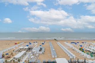 Res. Odysseus.Uitzonderlijk gerenoveerd appartement genietend van een zeer mooie gevelbreedte  (>5,5 m)  op Zeedijk-Knokke, ideaal gelegen tussen...