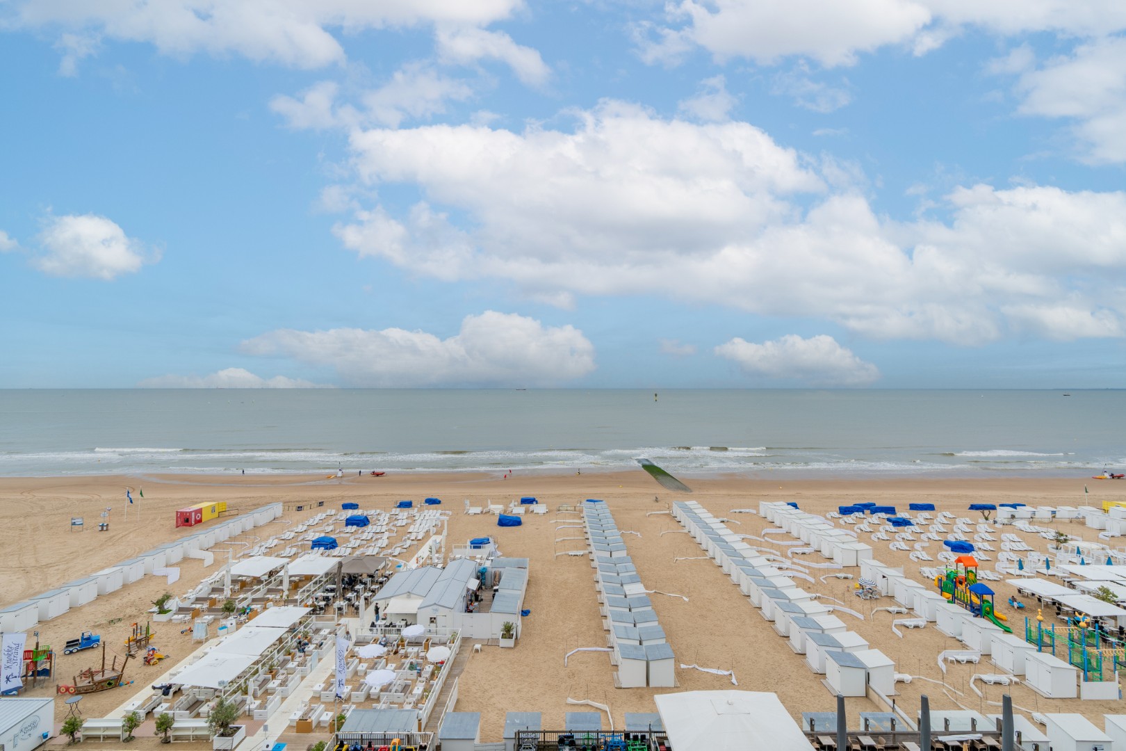 Breed appartement (>5,5m) met spectaculair zeezicht op Zeedijk-Knokke - foto 2