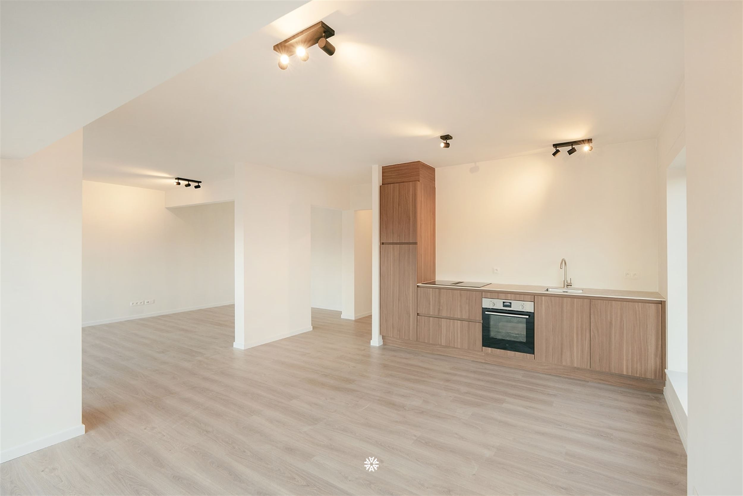 Stijlvol gerenoveerd appartement met 2 slaapkamers in Sint-Niklaas - foto 2