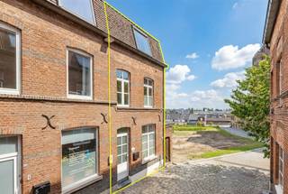 BEZOEKMOMENT NA AFSPRAAK: ZATERDAG 16/05: 9u00 - 12u00We treffen deze gezellige woning op een zeer leuke ligging, vlakbij de markt van Wetteren en...