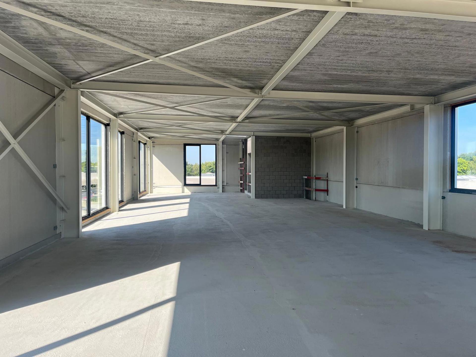 BTS Bedrijvenpark "De Zwaan" magazijnen met kantoor/showroom - foto 4