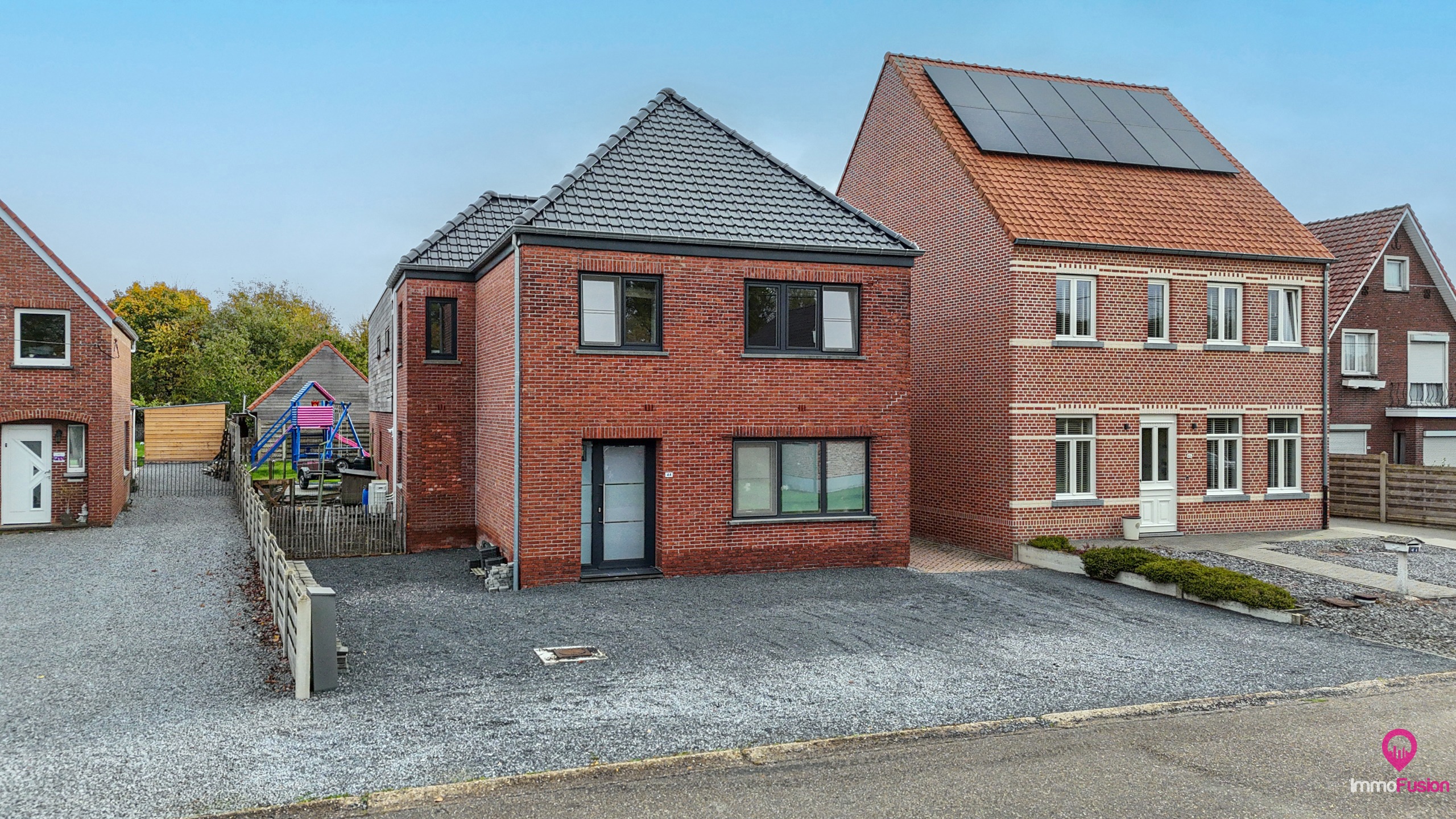 Gerenoveerde woning met veel ruimte en 6 slaapkamers! - foto 2