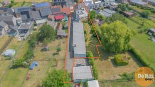EERSTE BEZOEKDAG ZAT. 16/08 VAN 9U TOT 14U (enkel op afspraak!).WOUBRECHTEGEM – Solide woning met loods/atelier in landelijke omgeving.In het...