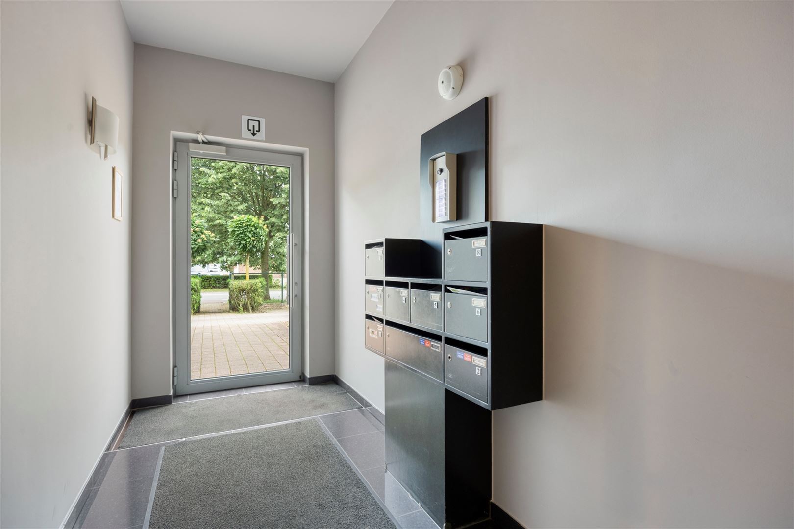 TE KOOP: Instapklaar duplexappartement met 3 slaapkamers en prachtig terras in hartje Zolder! - foto 4